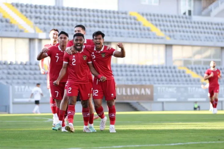 Yakob Sayuri Cetak Gol:...