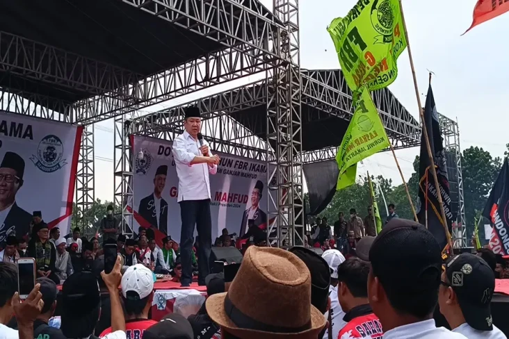 Di Depan Ribuan Massa...