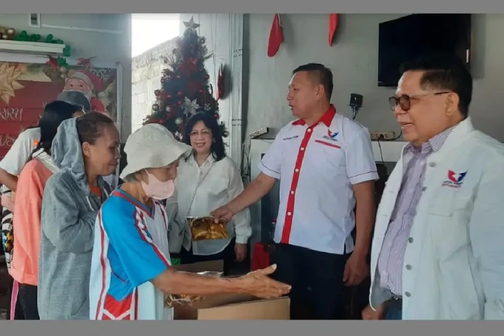 Ratusan Warga Serbu...
