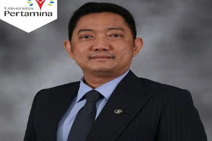 Profil Dr. Ian Montratama,...