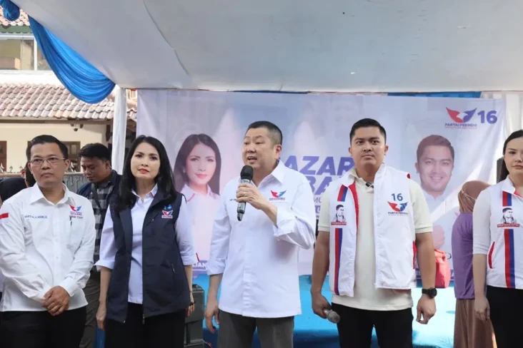 Di Hadapan Warga Manggarai...