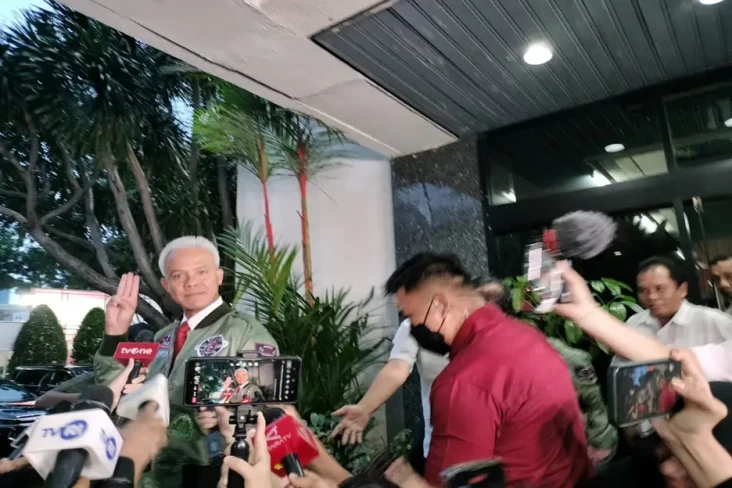 Acungkan 3 Jari, Ganjar-Mahfud...