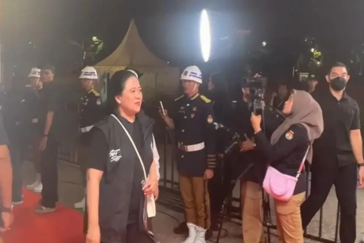 Dampingi Ganjar di Debat...