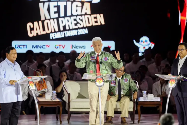 Akhiri Debat dengan...