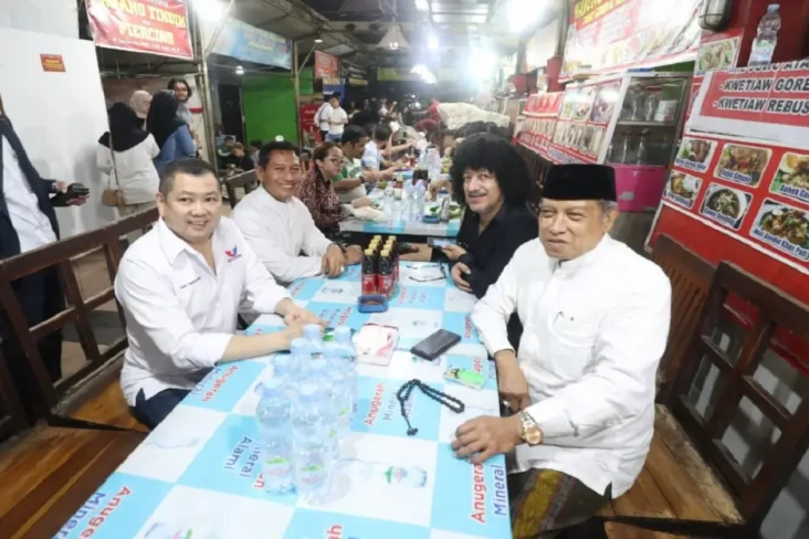 Hary Tanoesoedibjo Nikmati...