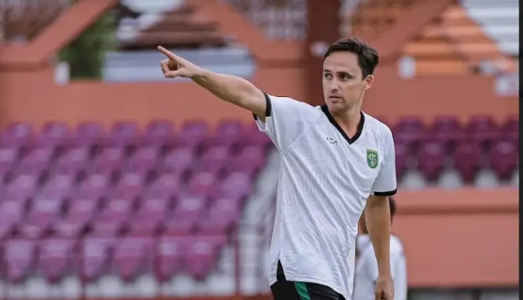 Pelatih Anyar Persebaya...