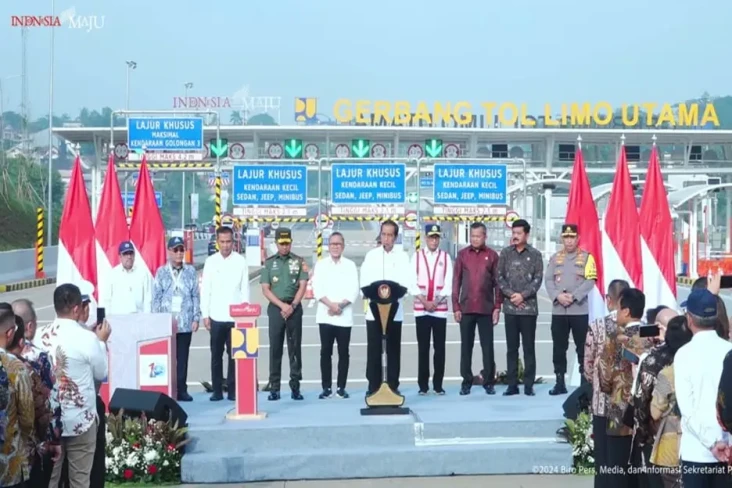 Presiden Jokowi Resmikan...