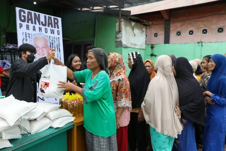 Civitas Ganjar Gelar...