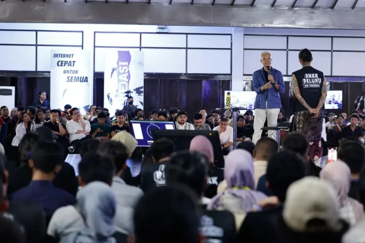 Momen Ganjar Debat dengan...