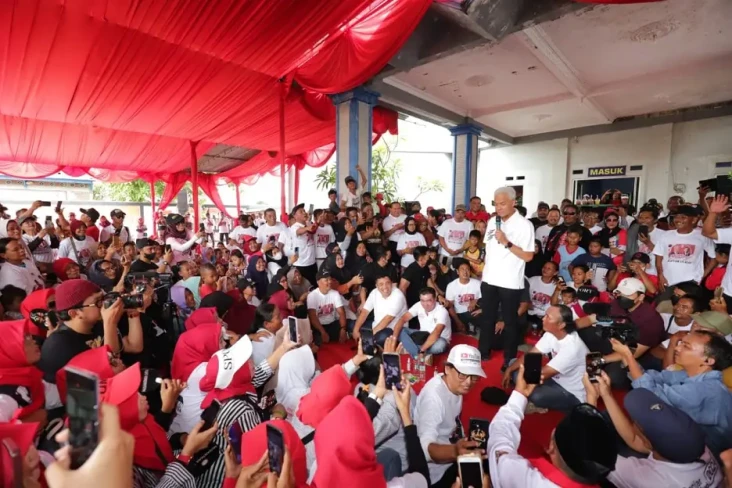 Disambut Ratusan Pendukung,...