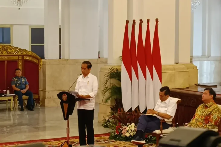 Jokowi Minta Bansos...
