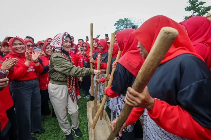 Siti Atikoh Ganjar:...