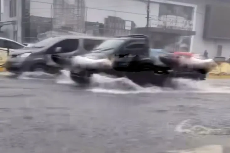 Jalan Margonda Banjir...