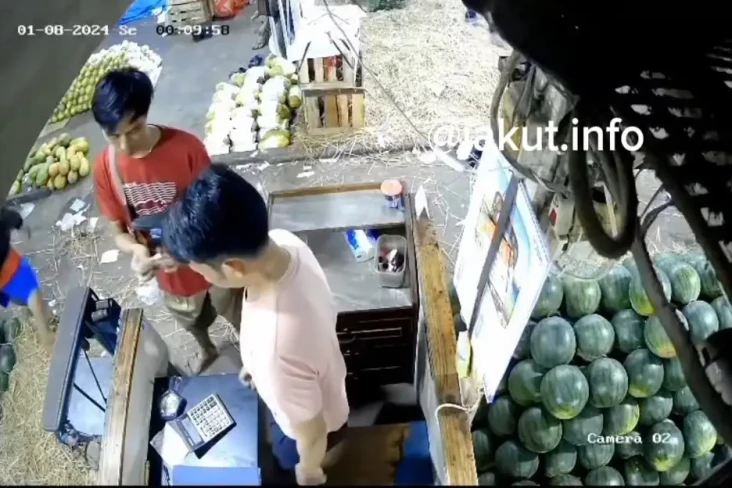 Pedagang Buah Kramat...