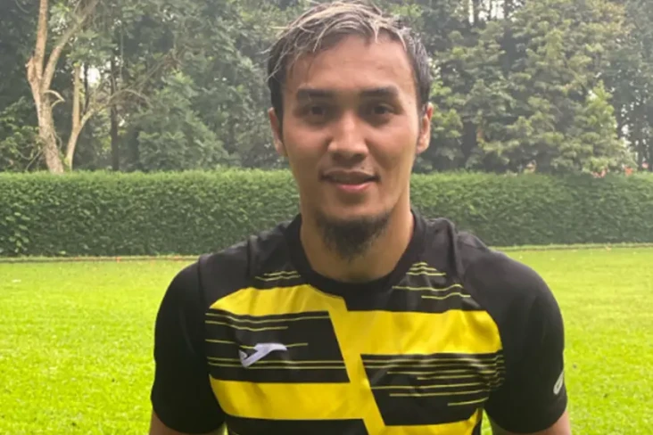 Cerai dengan Okie Agustina,...