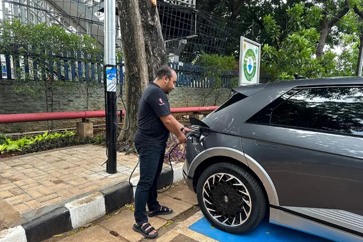 PLN Sulap Tiang Listrik...