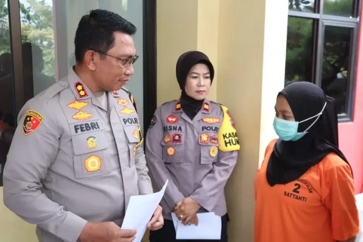 Ibu Pembuang Bayi di...