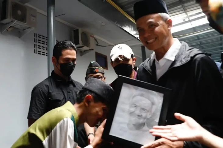 Ganjar Dapat Lukisan...