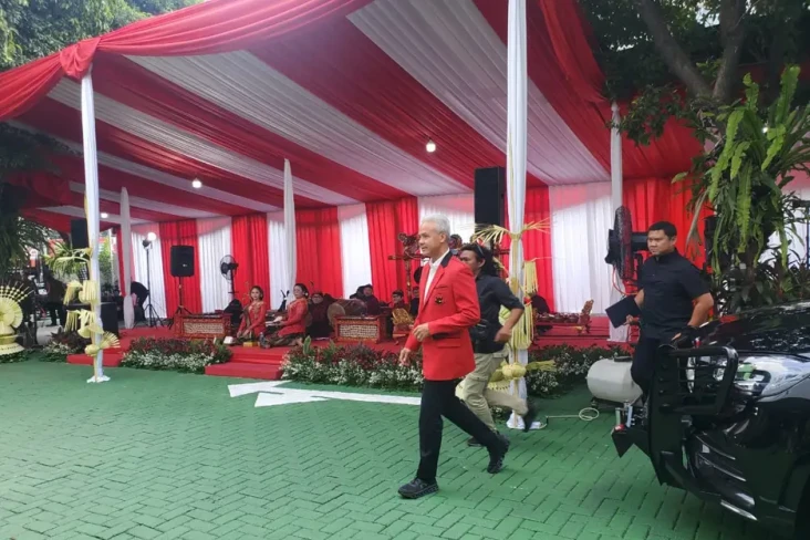 Ganjar Pranowo Hadiri...