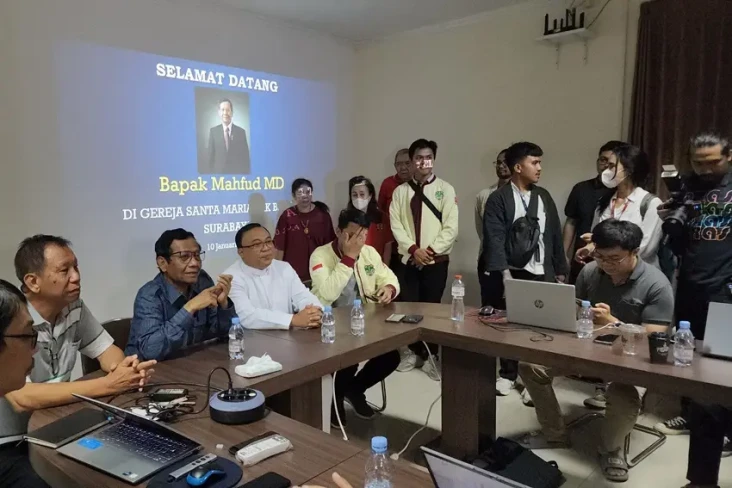Silaturahmi ke Gereja...