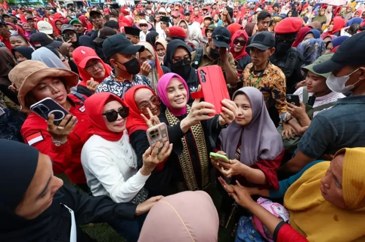 Siti Atikoh Dikagumi...
