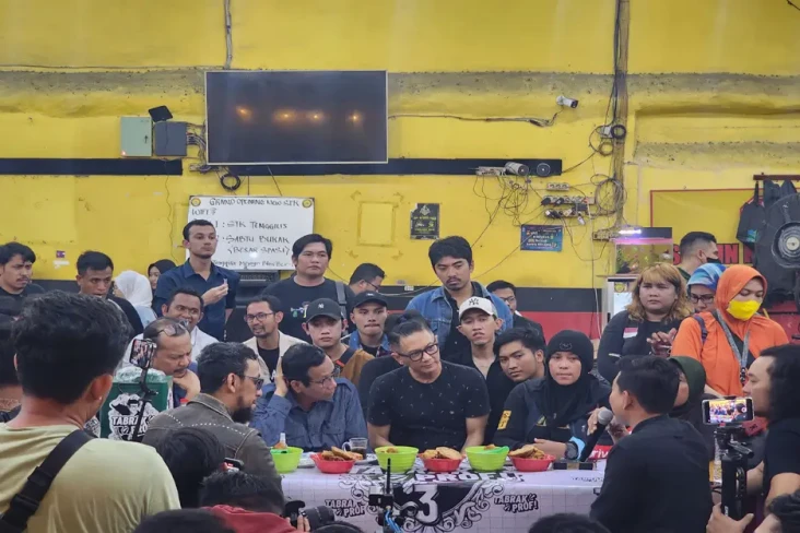 Blusukan ke Warkop,...
