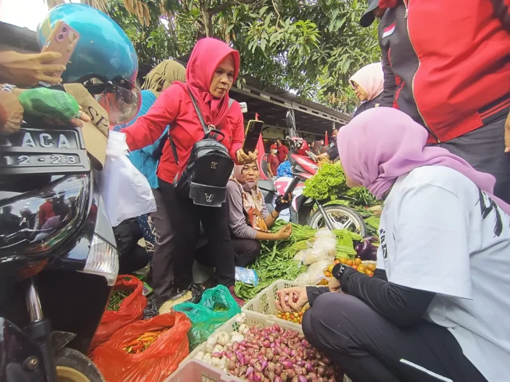 Siti Atikoh Blusukan...