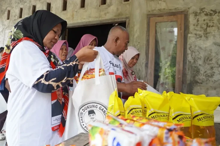 Bantu Masyarakat, Santri...