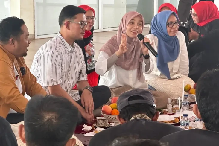 Siti Atikoh Tampung...