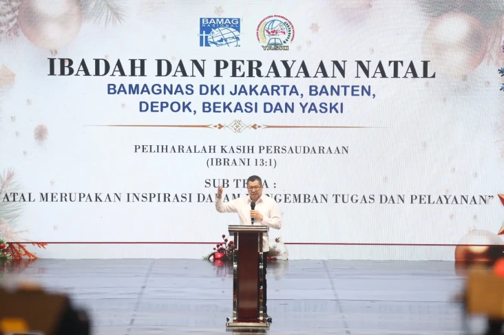 Hadiri Perayaan Natal...