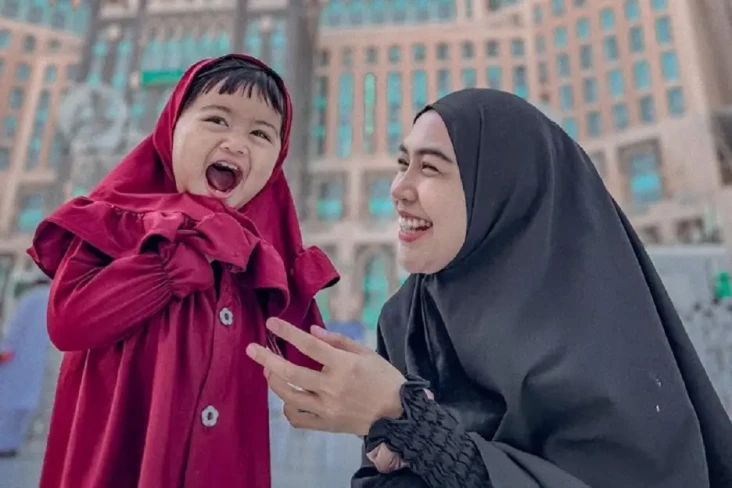 Ria Ricis Nangis Depan...