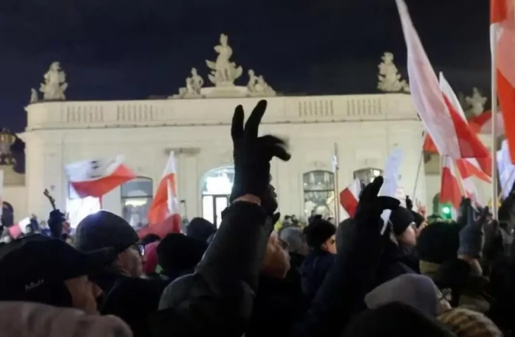 Mengapa Politik Polandia...