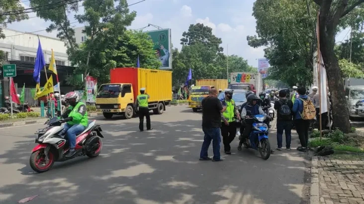 Polisi di Bandung Rutin...