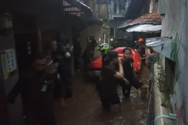 Braga Bandung Direndam...