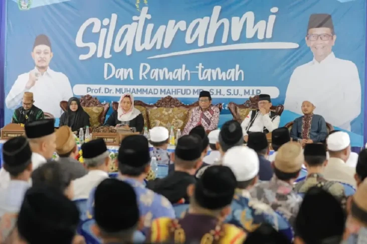 Pengasuh Ponpes Miftahul...