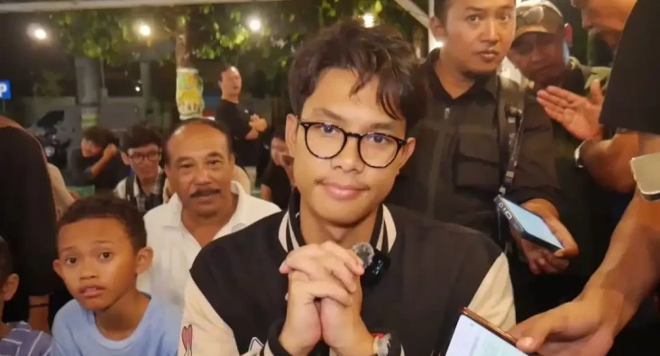 Lihat Kesenian Jathilan...