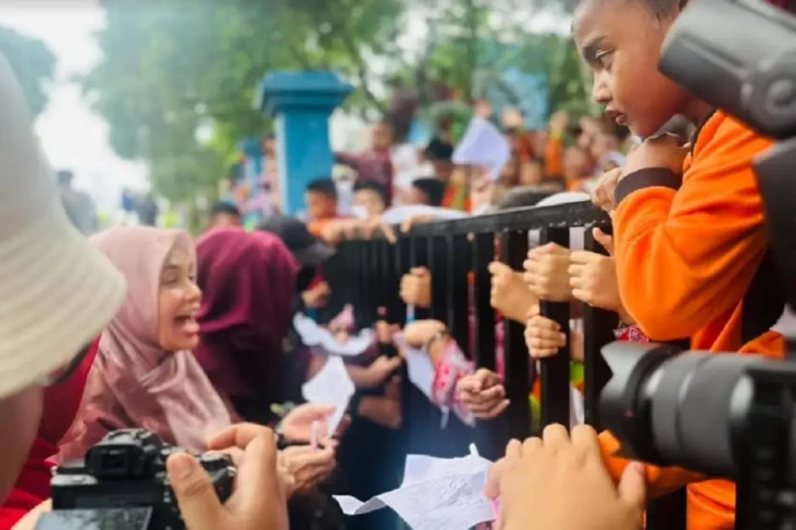 Atikoh Ganjar Kunjungi...