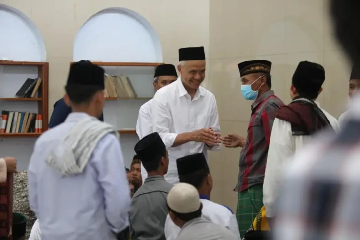 Salat Jumat di Masjid...