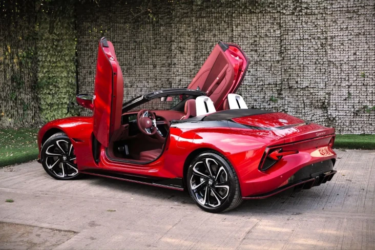 MG Cyberster, Roadster...