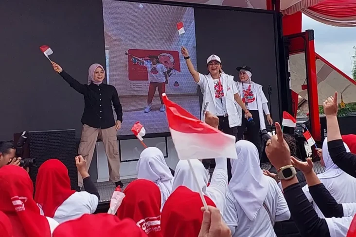 Keseruan Siti Atikoh...