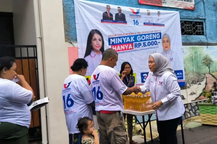 Caleg Perindo Nia Sita...