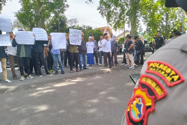 Massa NWDI Demo Polda...