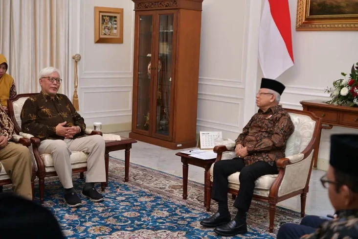 Bahas Energi Nuklir,...