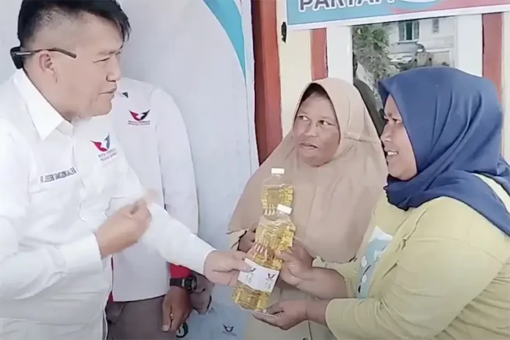 Bazar Minyak Goreng...