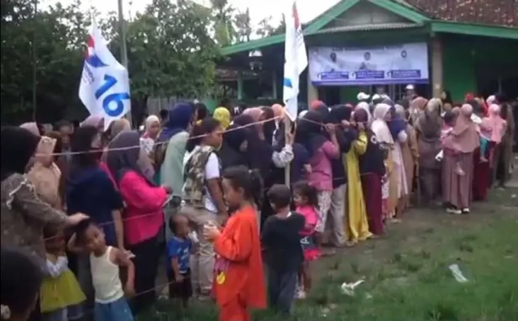 Bazar Minyak Goreng...