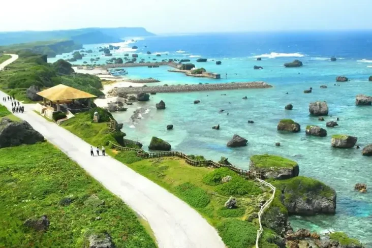 Banyak Warga Okinawa...