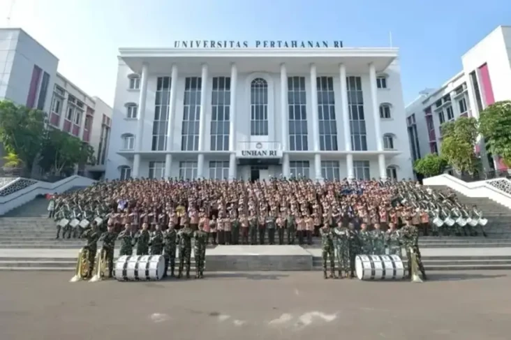 8 Jenderal TNI AD Duduki...