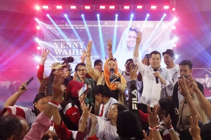 Yenny Wahid Bicara Kedudukan...