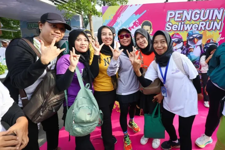 Atikoh Perkenalkan Isyarat...