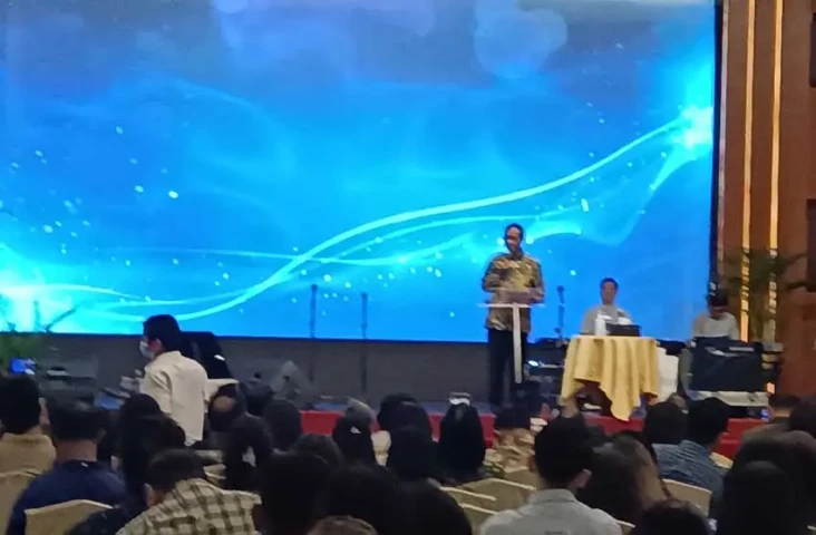 Di Depan Ribuan Jemaat...